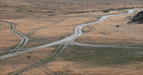 2025.05.24 MANGYSTAU SULLE PISTE. LINEE DI LUCI ED OMBRE